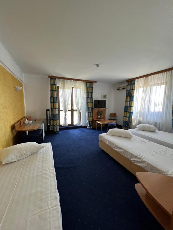 Hotel Doi Taurasi Afumaţi Eksteriør billede