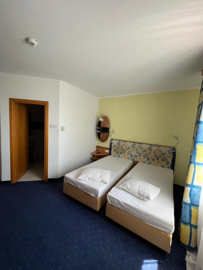Hotel Doi Taurasi Afumaţi Eksteriør billede