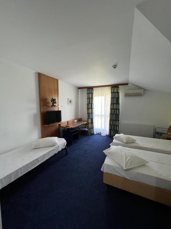 Hotel Doi Taurasi Afumaţi Eksteriør billede