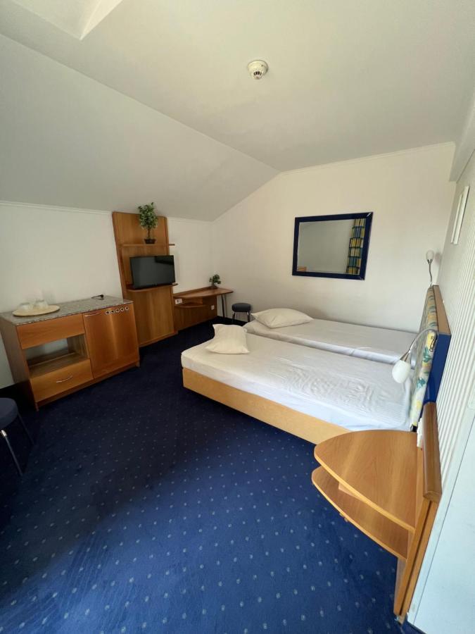 Hotel Doi Taurasi Afumaţi Eksteriør billede